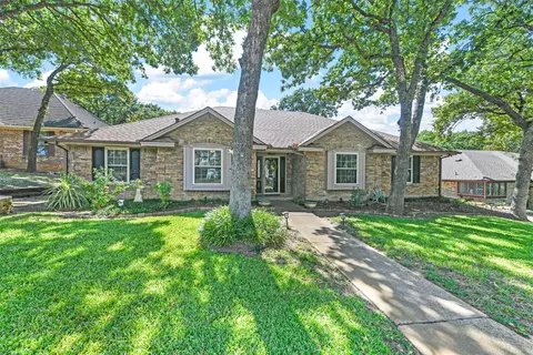 824 Firewheel Trl, Fort Worth, TX 76112