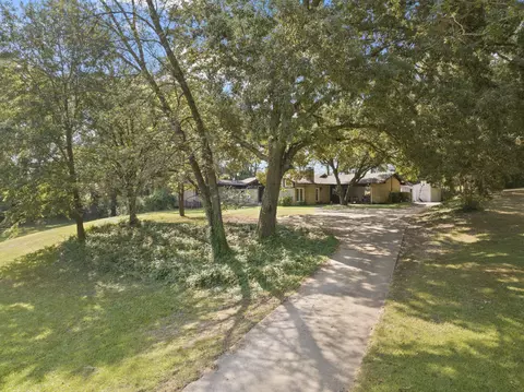 609 Daingerfield St, Pittsburg, TX 75686