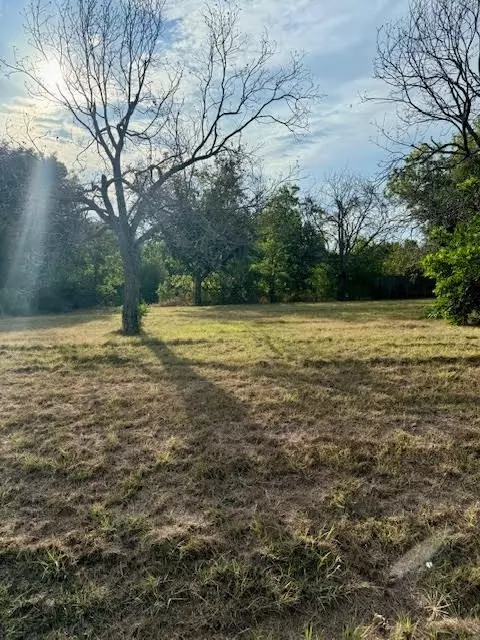 300 Ash Crk, Azle, TX 76020
