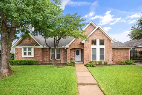 812 Shady Ln, Bedford, TX 76021