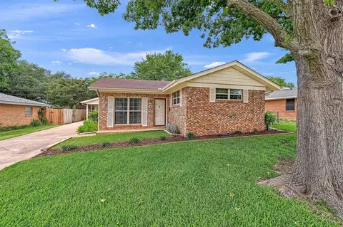 812 Holiday Dr, Sherman, TX 75090