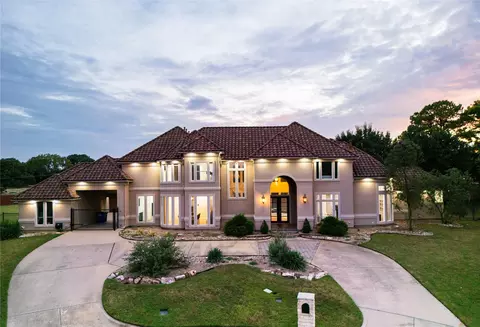 3900 St James Ct, Colleyville, TX 76034