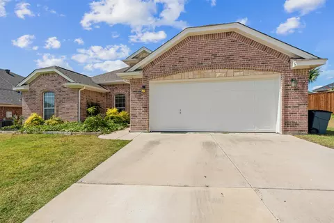 808 Grace Ln, Saginaw, TX 76179
