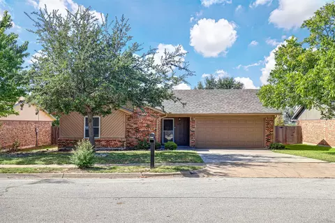 6452 Westridge Dr, Watauga, TX 76148