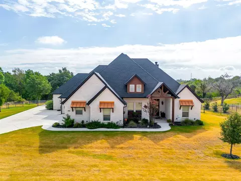 204 Scenic Wood Dr, Azle, TX 76020