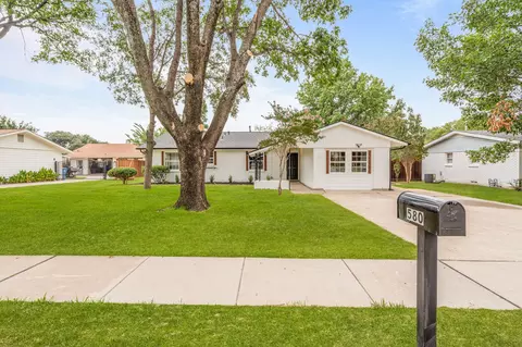 580 Pine St, Lewisville, TX 75057