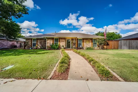 204 Hacienda Dr, Waxahachie, TX 75165