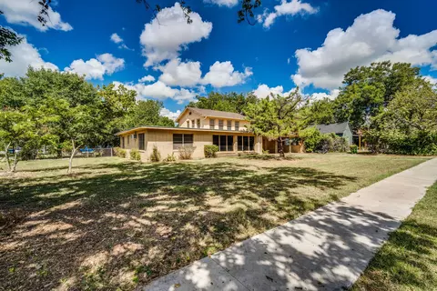 108 S 4th St, Grandview, TX 76050