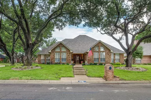 6701 Castle Creek Dr, Fort Worth, TX 76132