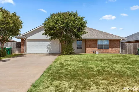910 E Texas Ave, Iowa Park, TX 76367
