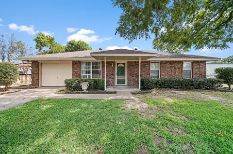 204 S Templeton St, Garrett, TX 75119