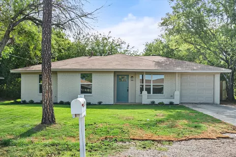 138 W 6th St, Krum, TX 76249