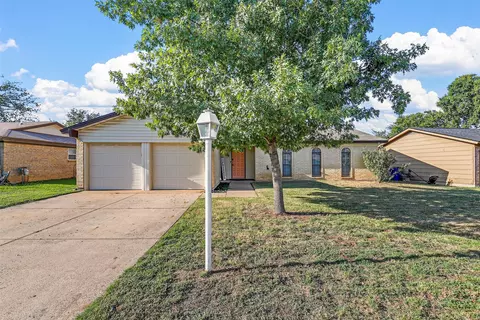 229 E Cunningham Ave, Crowley, TX 76036