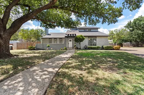 1106 Berkley Ct, Cleburne, TX 76033