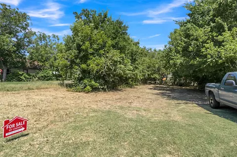 1121 E Leuda St, Fort Worth, TX 76104