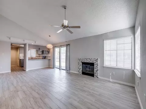 5900 Baroncrest Dr, Arlington, TX 76017