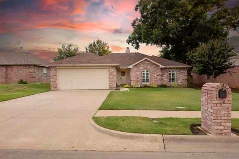 5208 Paulie Dr, Denton, TX 76208