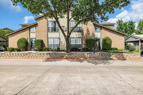 332 W Harwood Rd #B, Hurst, TX 76054