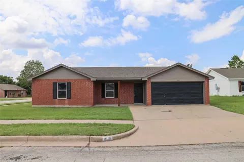 300 Sheila Dr, Granbury, TX 76049