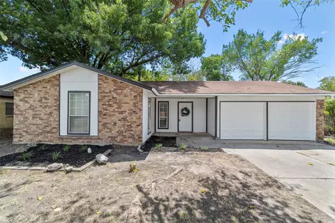 221 Domingo Dr, Grand Prairie, TX 75051