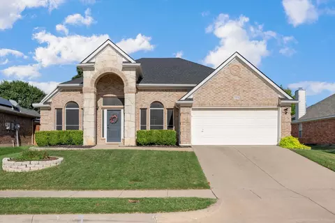 7920 Parkwood Plaza Dr, Fort Worth, TX 76137