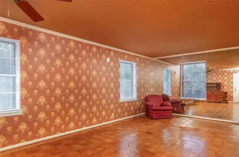 5038 N Hall St, Dallas, TX 75235