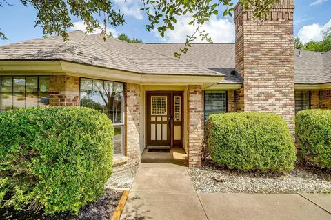8724 Canyon Crest Rd, Fort Worth, TX 76179