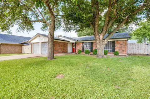 5637 Cork Ln, North Richland Hills, TX 76180