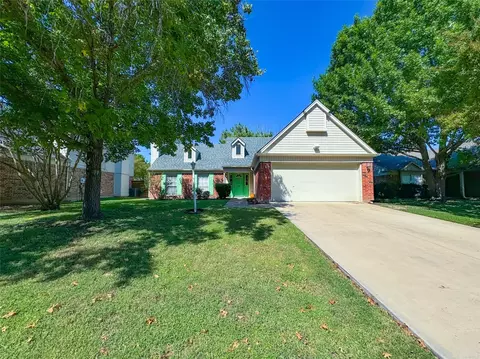 308 Newberry St, Grand Prairie, TX 75052
