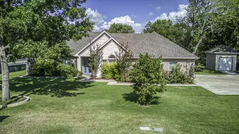 603 S Walnut St, Cleburne, TX 76033