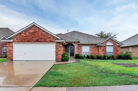 8308 Emerald Cir, North Richland Hills, TX 76180
