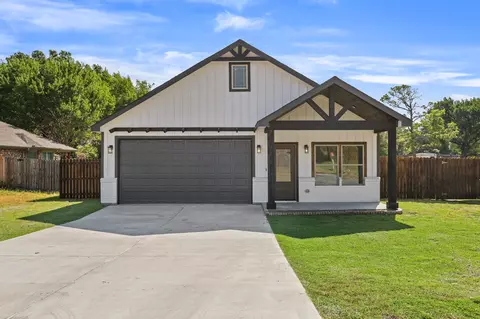 117 Dennis Dr, Azle, TX 76020
