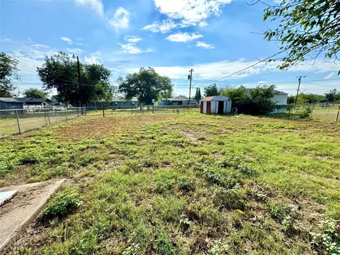 Exterior - 1406 N Avenue L, Haskell, TX 79521 photo 4 of 5