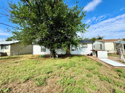 Exterior - 1406 N Avenue L, Haskell, TX 79521 photo 3 of 5