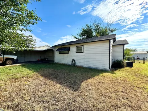 Exterior - 1406 N Avenue L, Haskell, TX 79521 photo 2 of 5