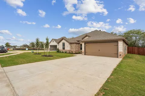 732 Jameson, Springtown, TX 76082 photo 3