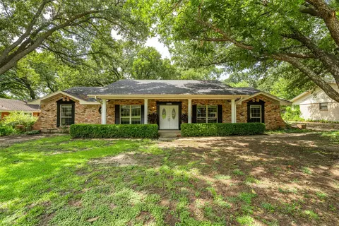 2225 Prince John Dr, Grand Prairie, TX 75050