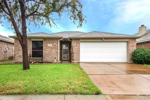 8512 Three Bars Dr, Fort Worth, TX 76179