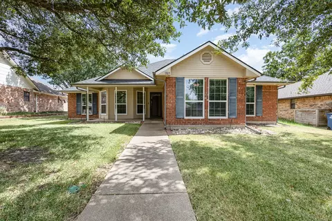 1305 Casa Linda St, Ennis, TX 75119