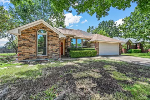 2812 Christopher Dr, Denton, TX 76209