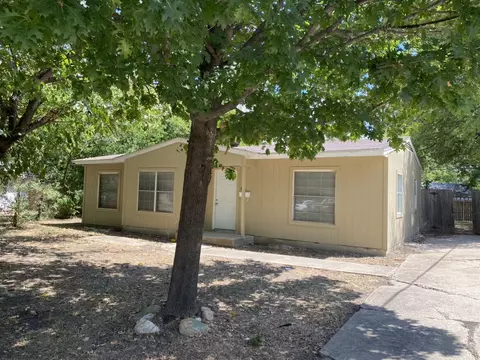 901 Highland Dr, Grand Prairie, TX 75051