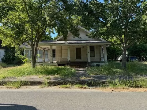 321 W 6th St, Bonham, TX 75418