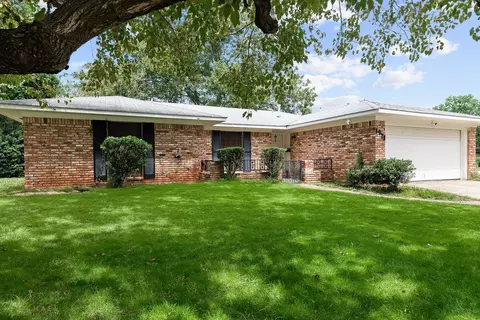 1921 Pluto Dr, Bossier City, LA 71112