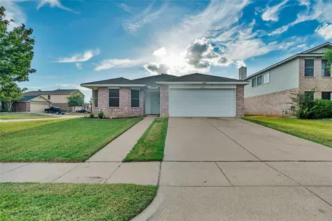 6001 Bronze River Rd, Fort Worth, TX 76179