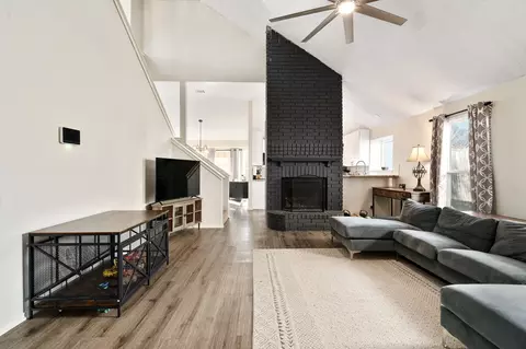 806 Ashmount Ln, Arlington, TX 76017