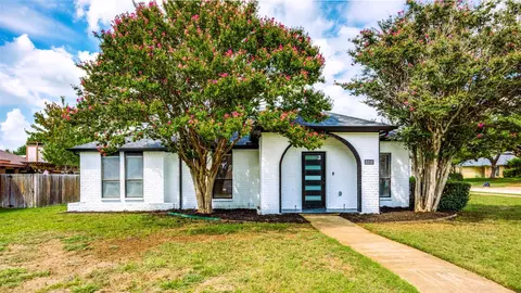 2212 Woodview Dr, Flower Mound, TX 75028