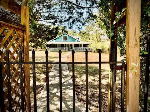 491 Stagecoach Trl, Denison, TX 75021