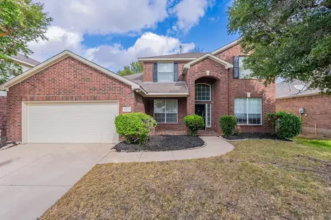 5525 Haun Dr, Fort Worth, TX 76137
