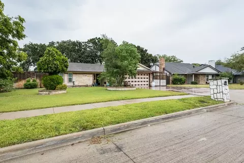 537 Auburn Dr, Lewisville, TX 75067
