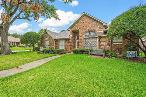 715 Amesbury Dr, Mesquite, TX 75150